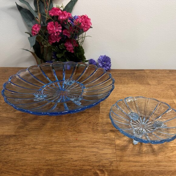 Vintage Blue Glass 3-Footed Dish Set Retro Ribbed Pattern Decorative Bowl - Picture 1 of 9